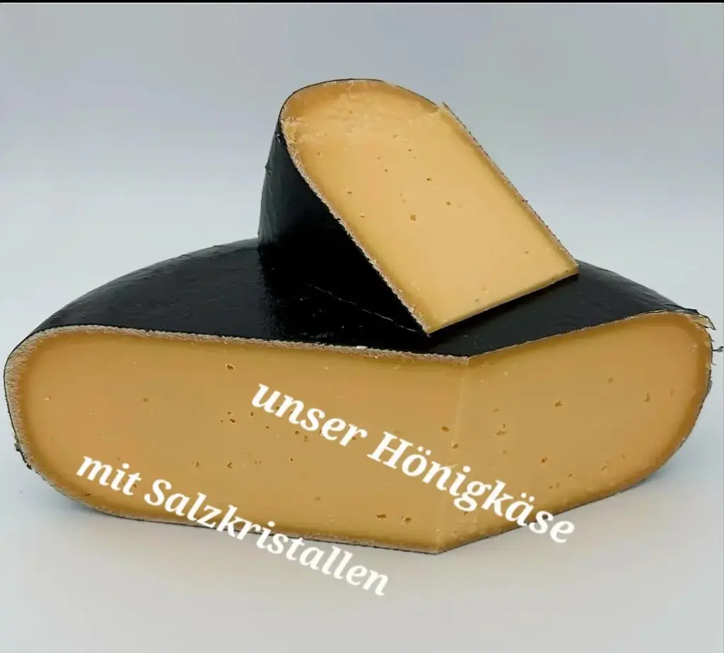 Honigkäse mit Salzkristallen